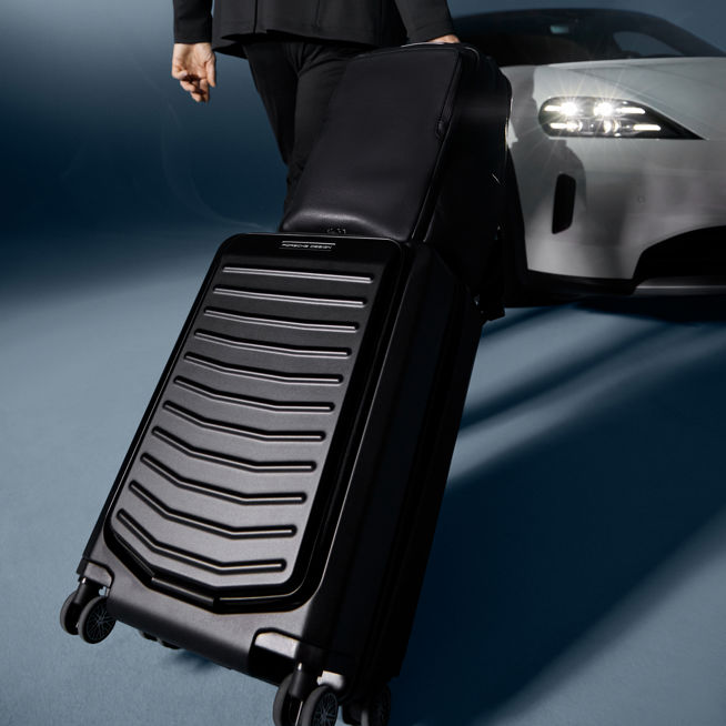 Shows Picture of bags & luggage_06_PORSCHE DESIGN_FW24-25_0149.jpg