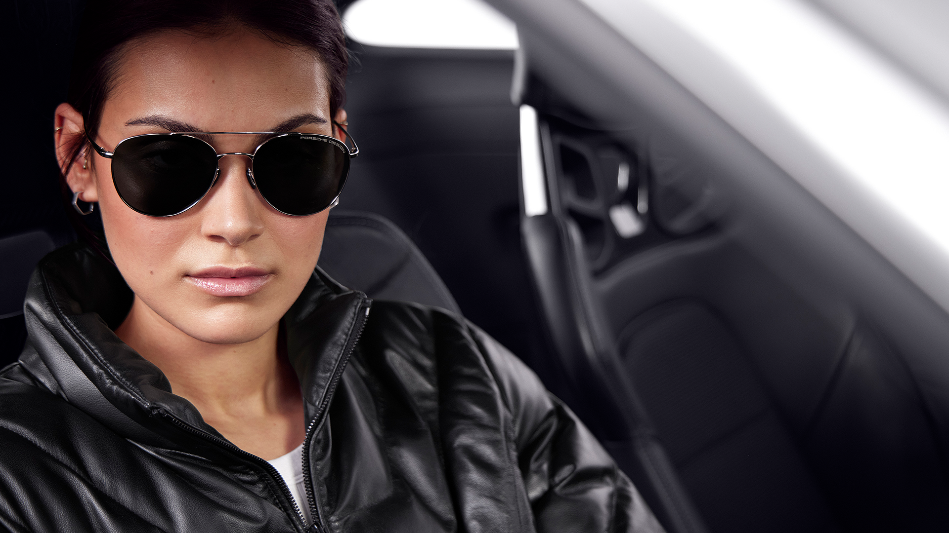 Shows Picture of 1920x1080_0002_Casual_Look-2_Porsche-Design_FW23_2230_lowRes_72dpi.png