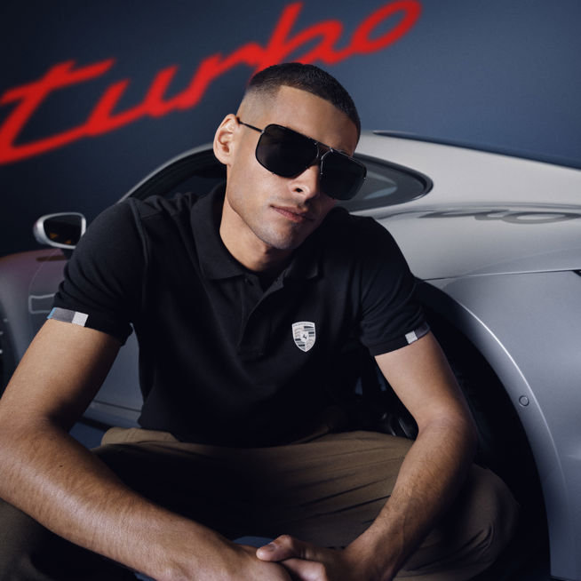 Shows Picture of M05_PORSCHE_PLX_PEOPLE_04(2).jpg