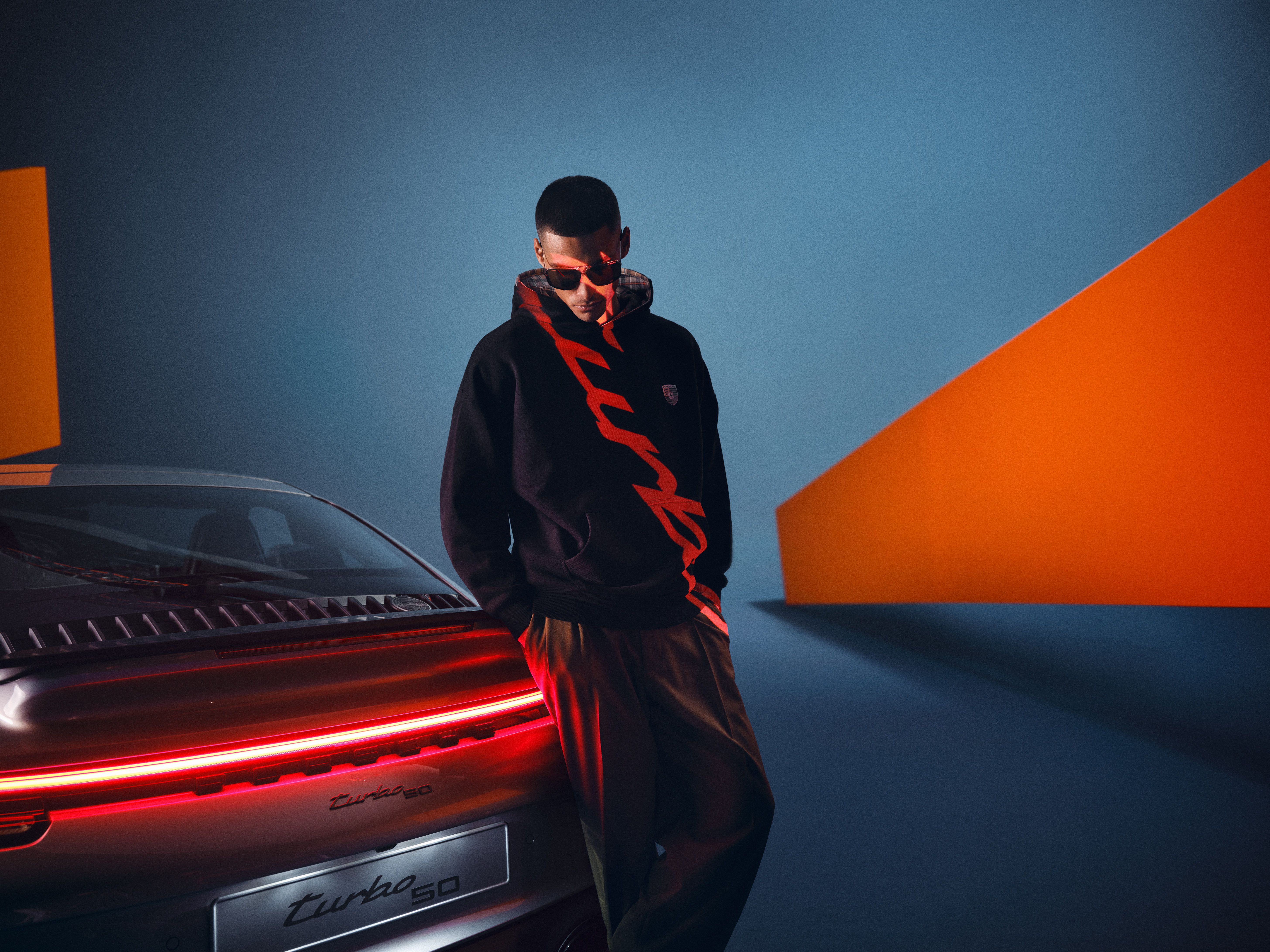 Shows Picture of M10_PORSCHE_PLX_PEOPLE_sRGB_150dpi(2).jpg