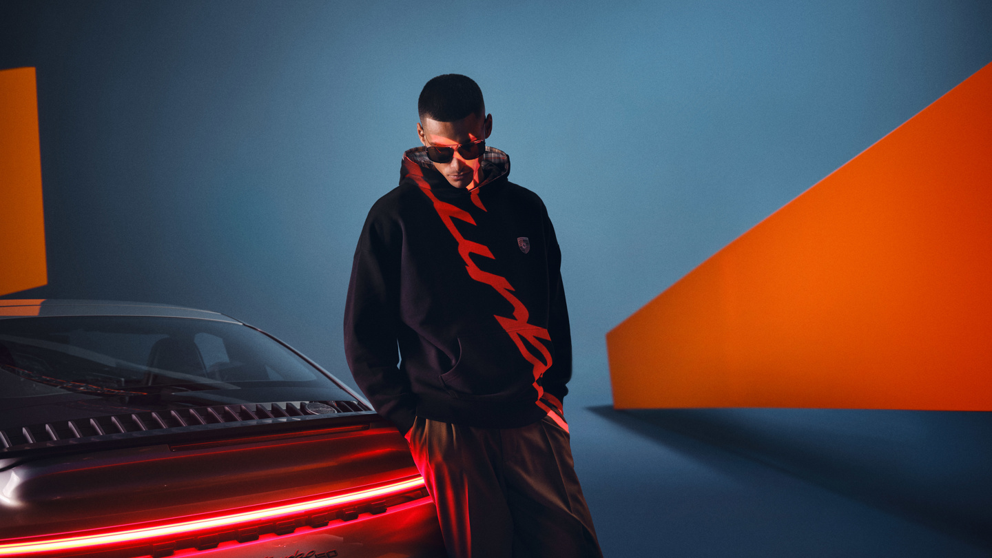 Shows Picture of M10_PORSCHE_PLX_PEOPLE_sRGB_150dpi(2).jpg