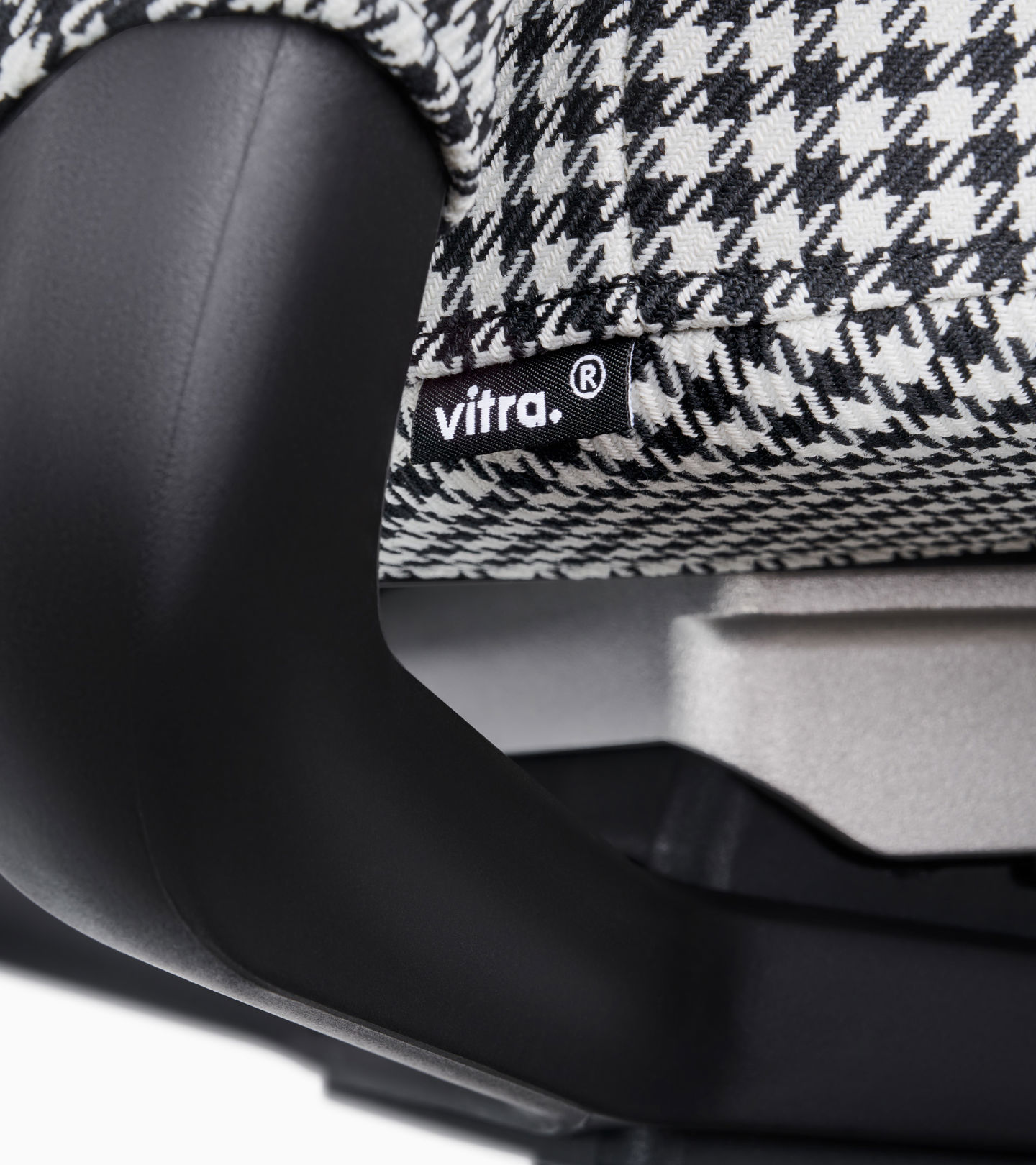 Shows Picture of WAP0500520RTRM-006_GA_PD_#SALL_#AIN_#V1.jpg