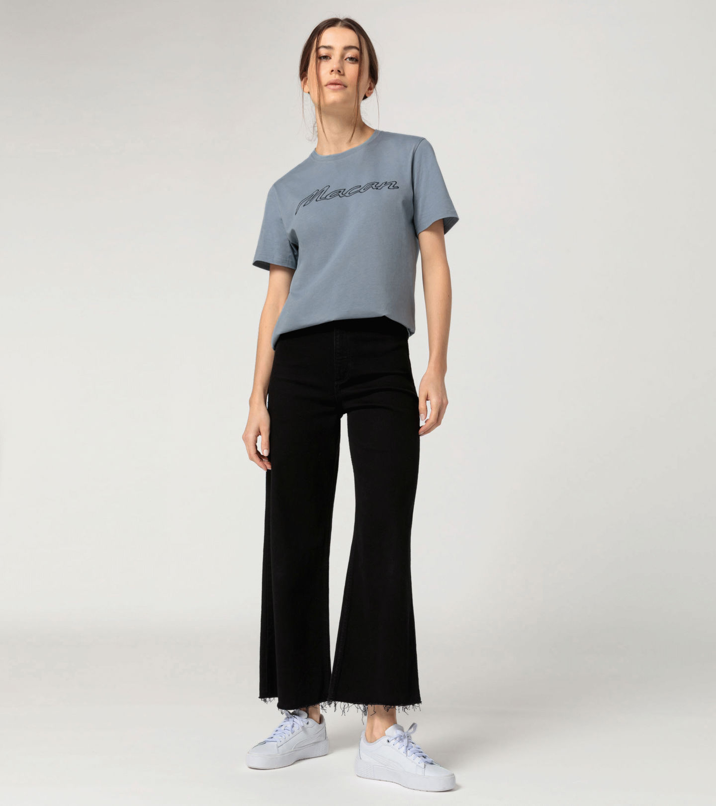 Shows Picture of WAP13700M0RMAC-004_GA_PD_#SALL_#AIN_#V1.jpg