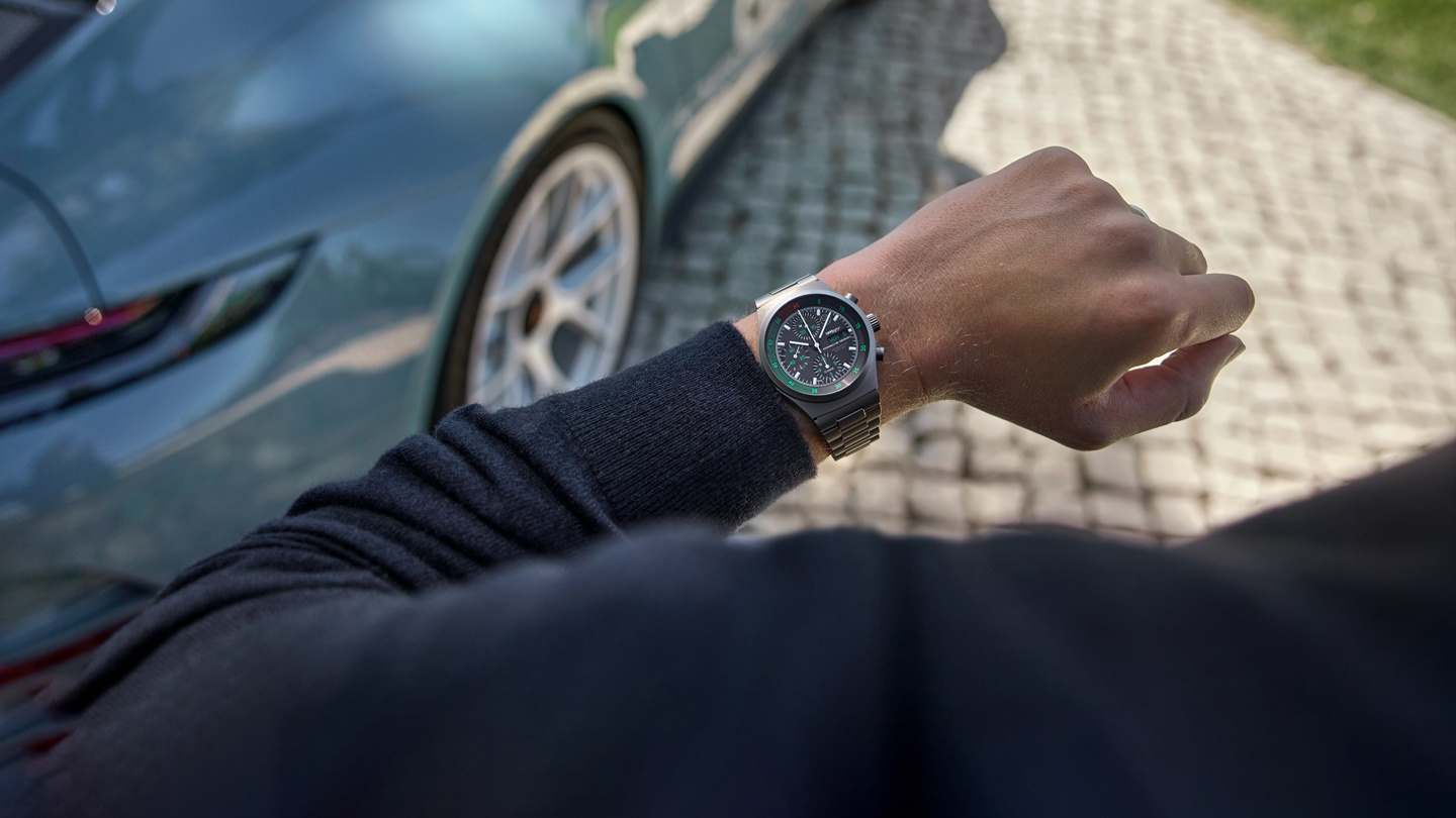 Shows Picture of PD23_911ST_Chronograph_KK_M1.jpg