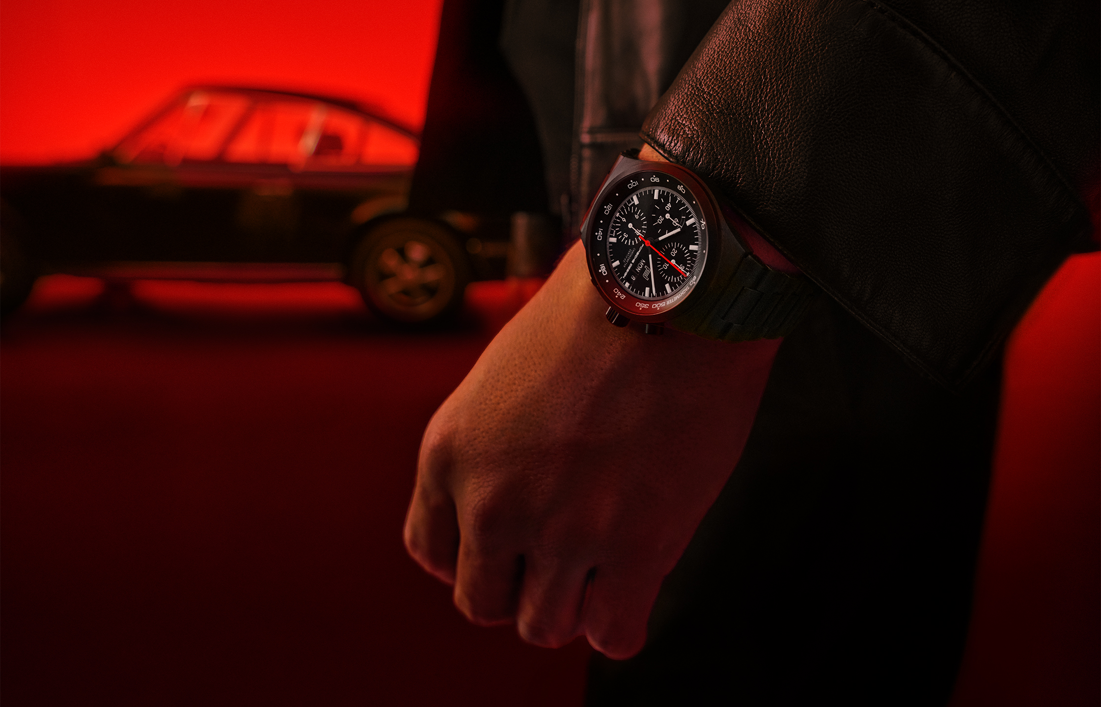 Shows Picture of tp-man-with-watch-on-wrist-911-in-background.jpg