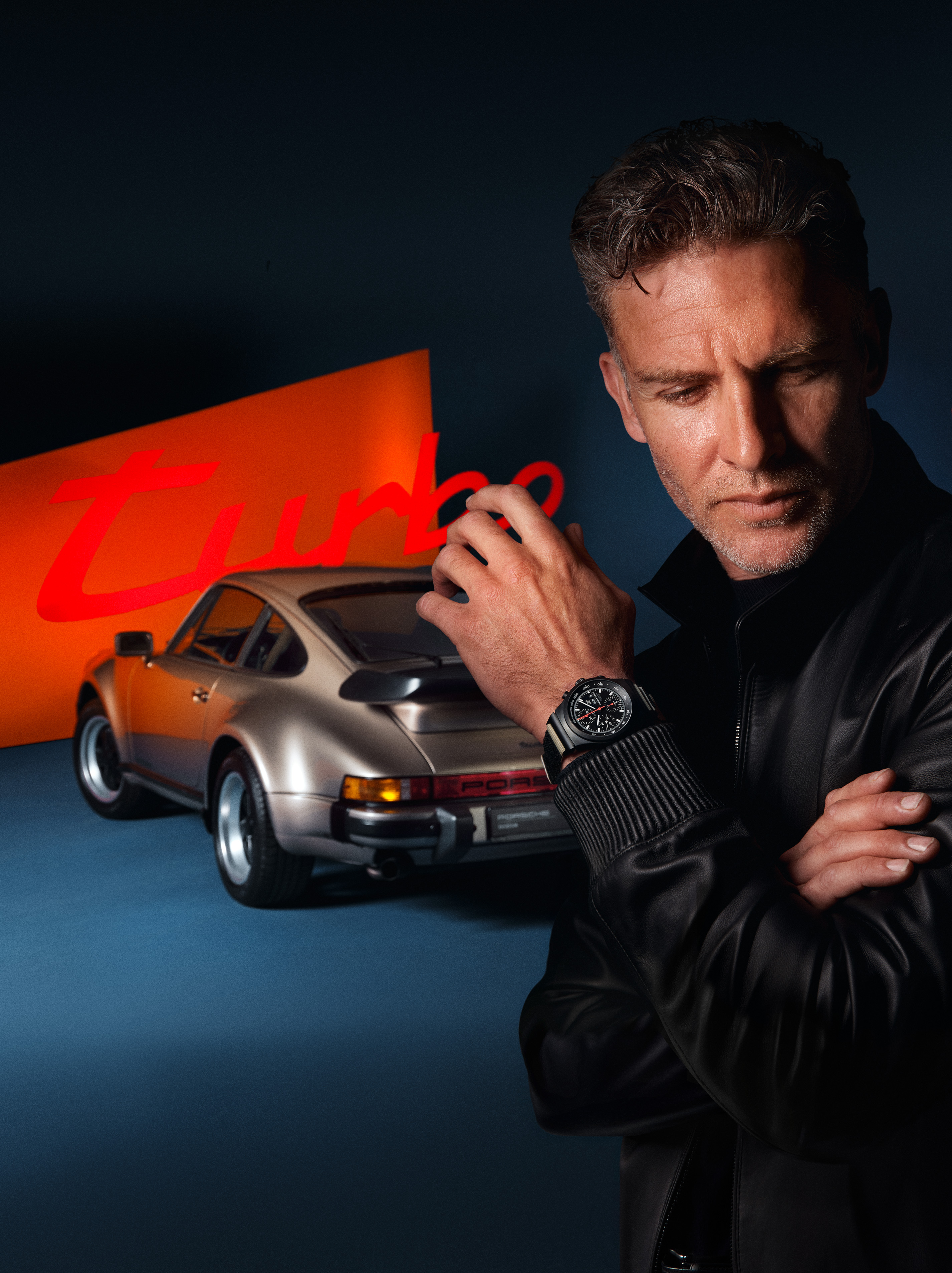 Shows Picture of M01_PORSCHE_PD_CHRONO_MODEL_COMP_HF_sRGB_150dpi(2).jpg