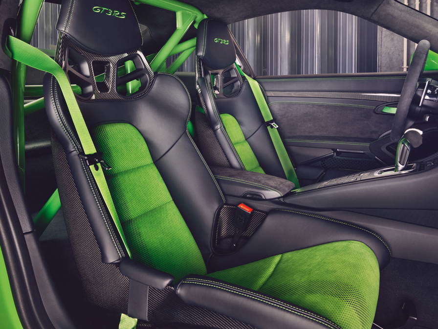 Shows Picture of 210914_GT3RS_Für_Den_Perfekten_Sitz_Content_Slider_03.jpg
