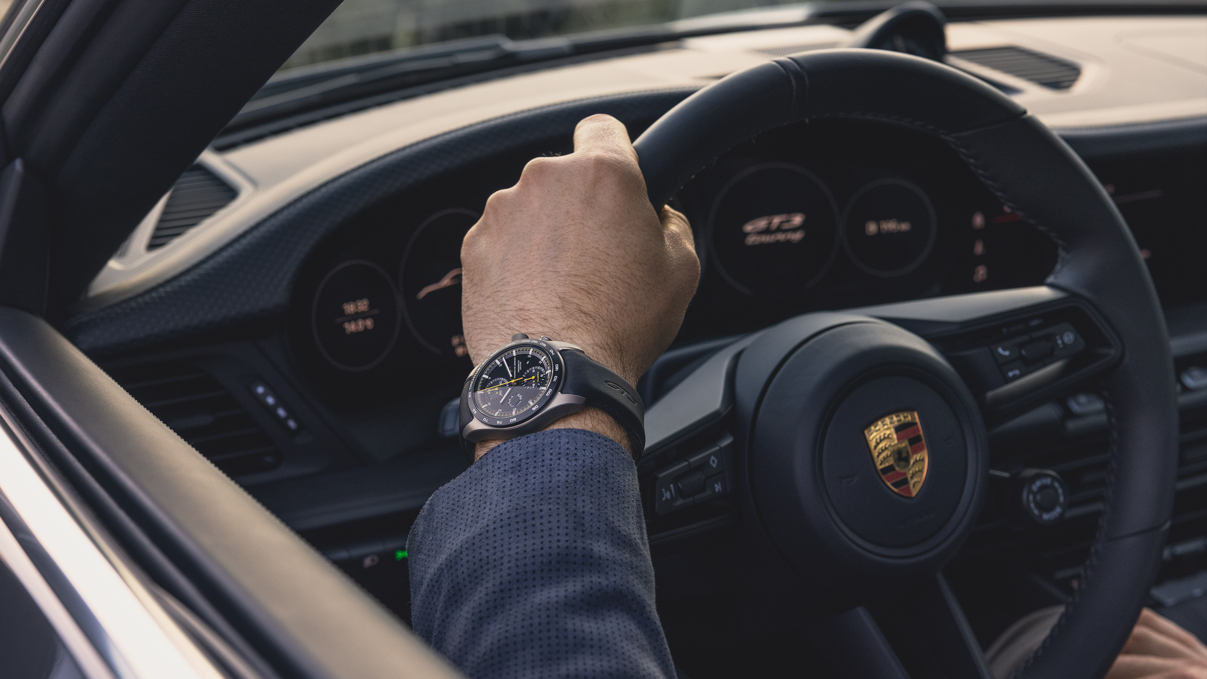 Shows Picture of 210909_CHRONOGRAPH_GT3_Touring_Paket_Content_Slider_01.jpg