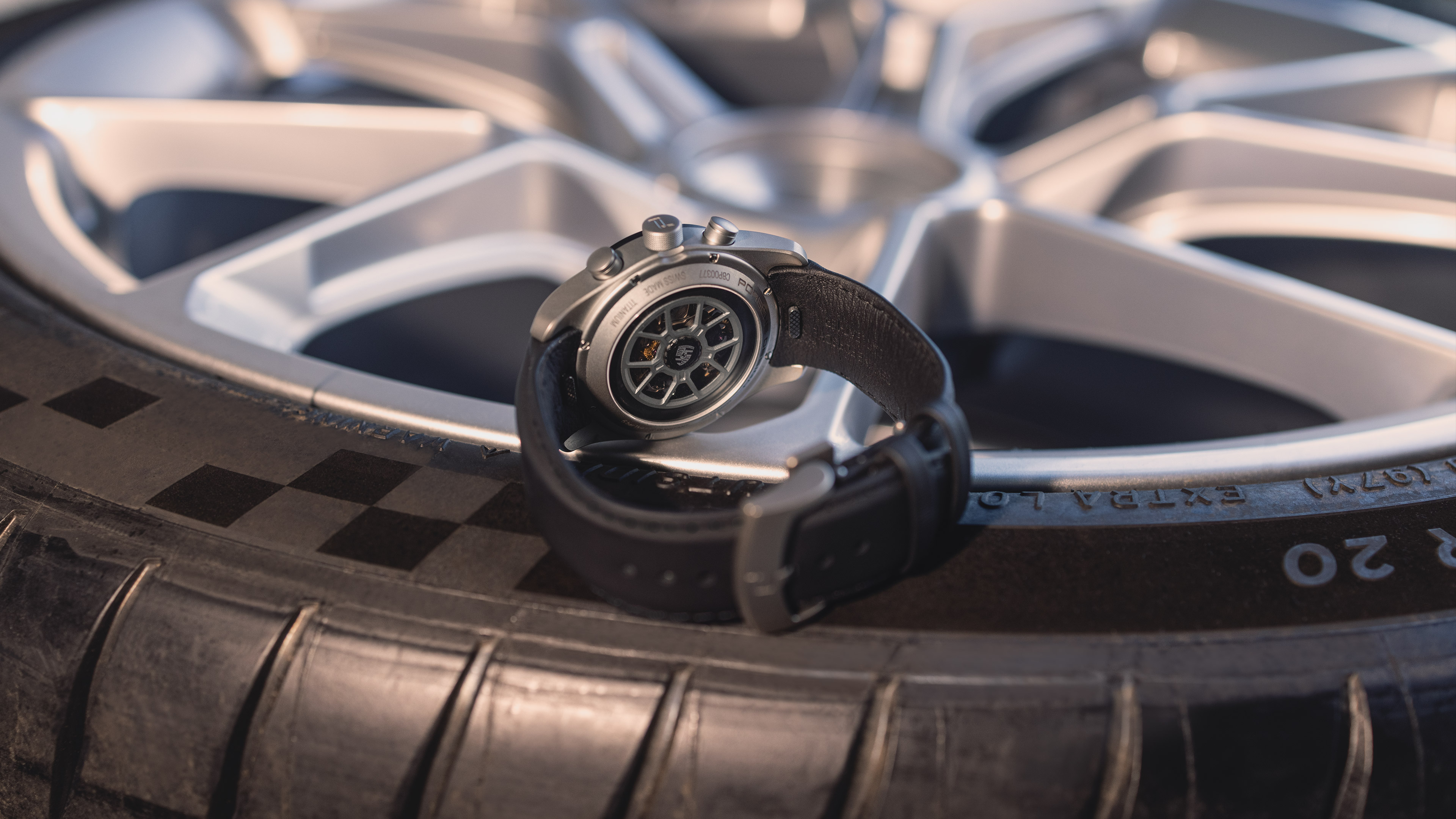 Shows Picture of 210909_CHRONOGRAPH_GT3_Touring_Paket_Content_Slider_02.jpg