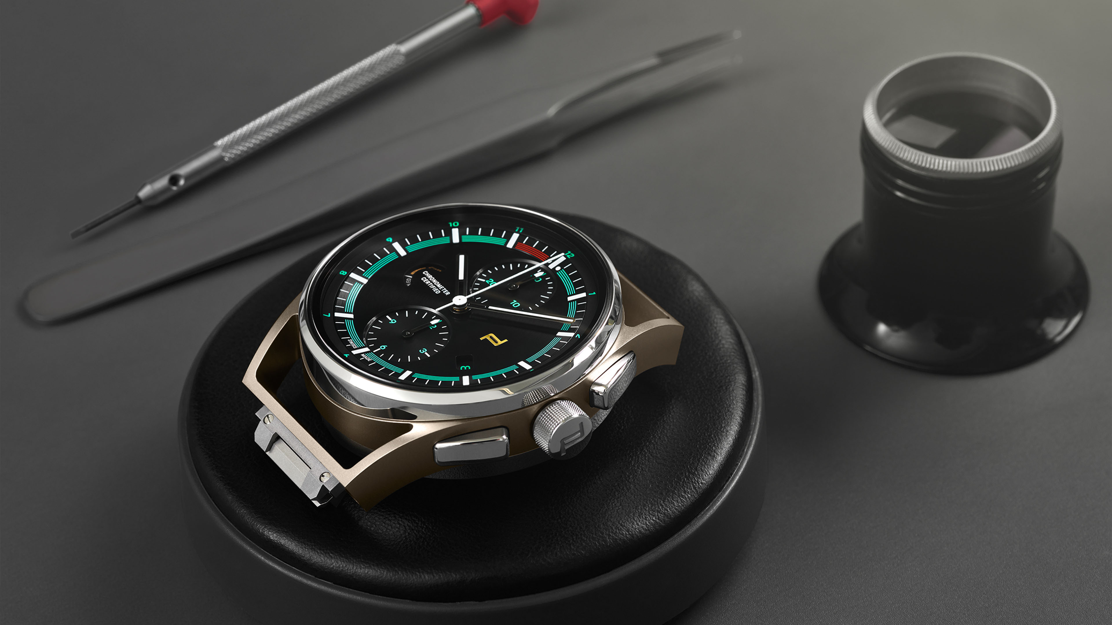 Shows Picture of 210908_Final_TP CHRONOGRAPH 911 Targa 4S Herit. DesEd_SEO_Exklusives Sportwagengefühl_03.jpg