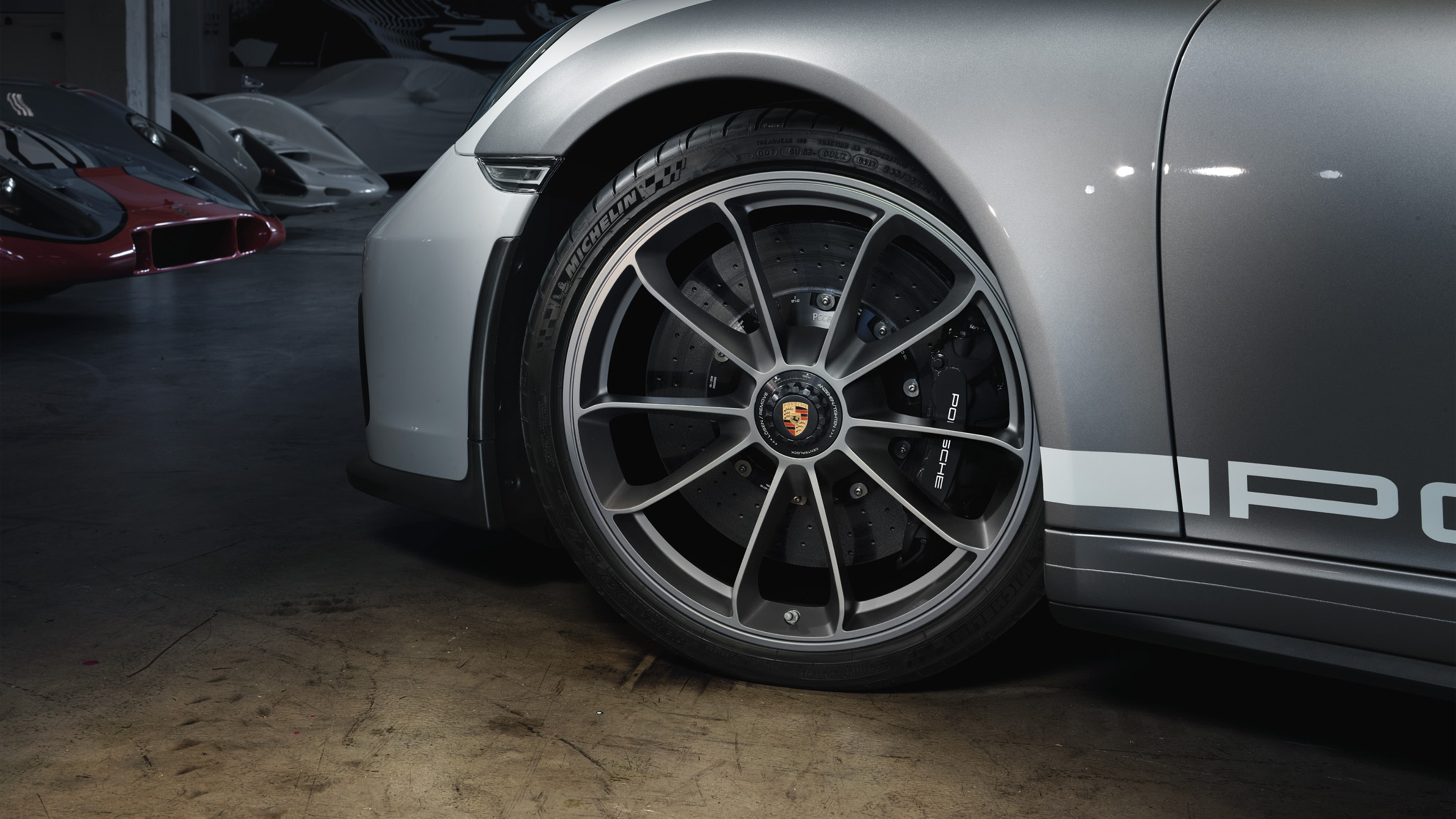 Shows Picture of Ein_Rotor_Der_Geschichte_Schreibt_04_1920x1080pxRetina.jpg