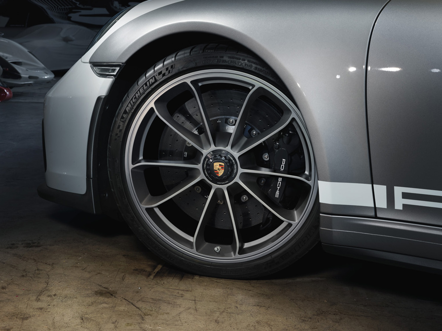 Shows Picture of Ein_Rotor_Der_Geschichte_Schreibt_04_1920x1080pxRetina.jpg